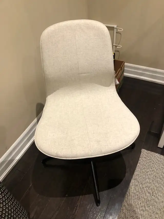 fabric office chair in Chairs & Recliners in Markham / York Region - Image 3