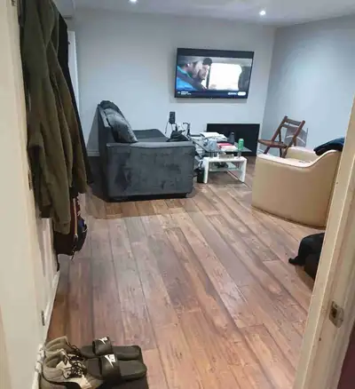 This cozy and well-maintained basement apartment offers a functional living space featuring modern l...