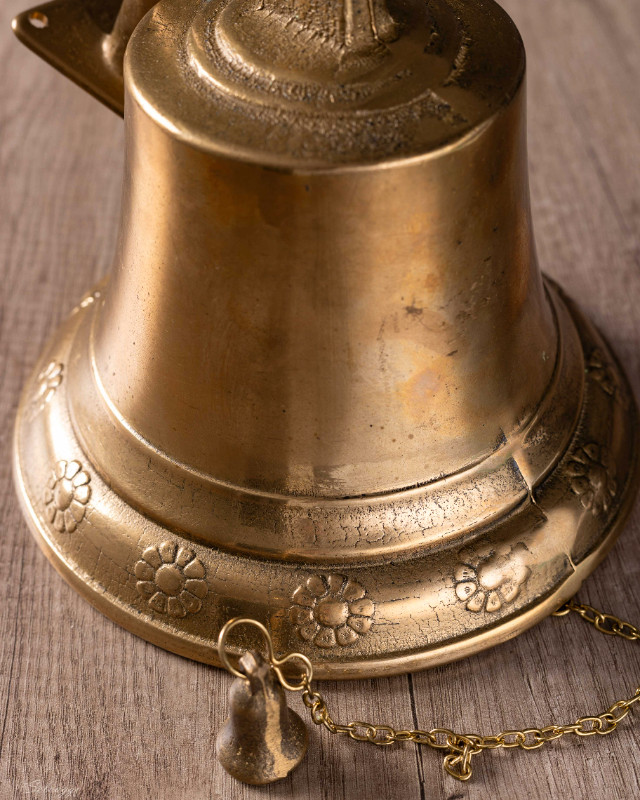 vintage brass bell in Arts & Collectibles in Markham / York Region - Image 3
