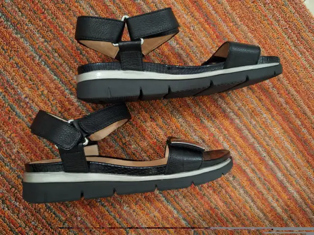 Flat Shoes for women  in Women's - Bottoms in City of Toronto - Image 3