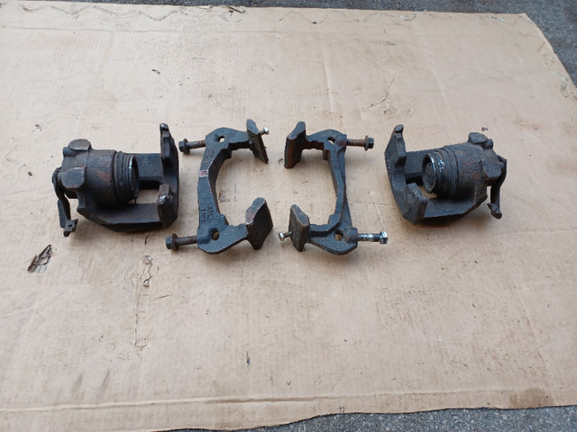 9" FORD 61 1/4" AXLE TO AXLE, 5 ON 5 1/2" RARE FIND in Other Parts & Accessories in Hamilton - Image 4