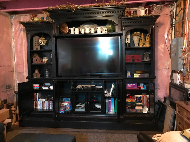 Wall/Entertainment Unit in TV Tables & Entertainment Units in Calgary