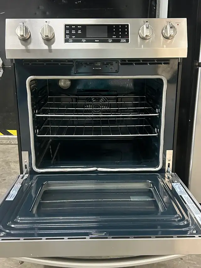 Frigidaire stove washer dryer in Washers & Dryers in City of Montréal - Image 4