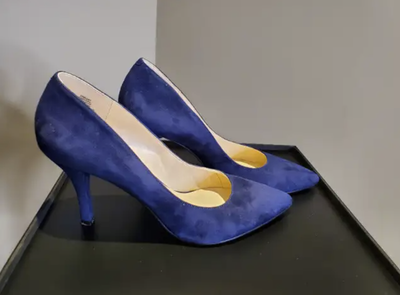 Woman's high heel shoes - size 10, View more