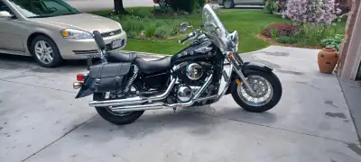 Vulcan 1500 nomad great shape only 2100 klicks. riding gear included rain gear, leathers