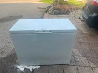 QUICK SALE 17 cuft ! Deep chest freezer white can deliver
