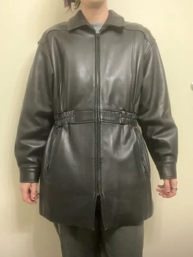 Vintage Danier Women’s Black Leather Jacket in Women's - Tops & Outerwear in Mississauga / Peel Region - Image 5