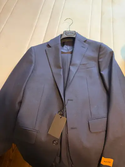 Brand new Harry Rosen Navy blue Suit 34 R, View more