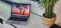2017 MacBook Pro 13” – 16 GB - Perfect Condition & Premium