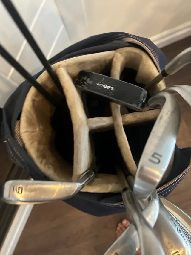 women’s right handed golf clubs and bag good shape  in Golf in Guelph - Image 5