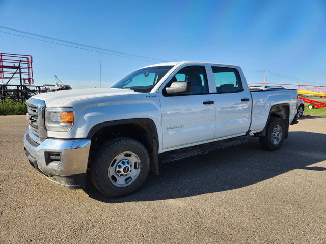 2018 GMC Sierra 2500 4x4 Crew Cab For Sale By Tender in Cars & Trucks in Medicine Hat - Image 2