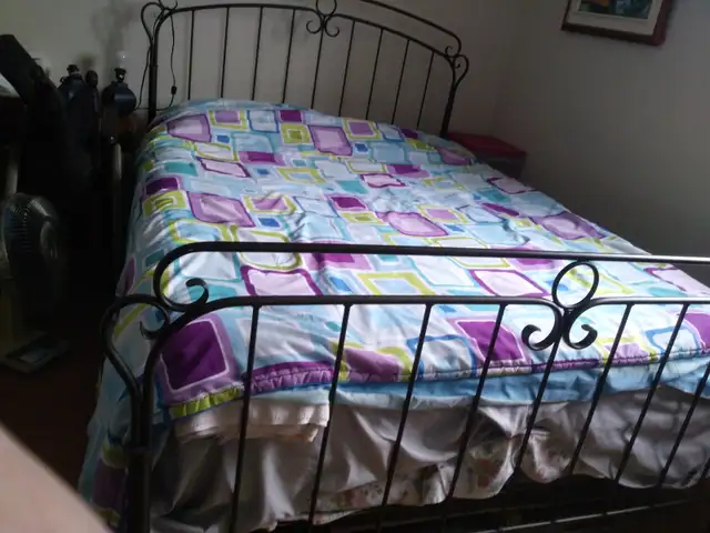 Lit Queen in Beds & Mattresses in Laval / North Shore - Image 3