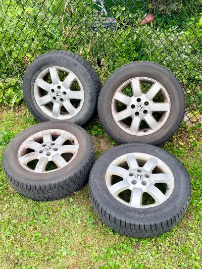 Selling a complete, ready-to-bolt-on winter wheel set with great tread. Original 17" Honda OEM Facto...
