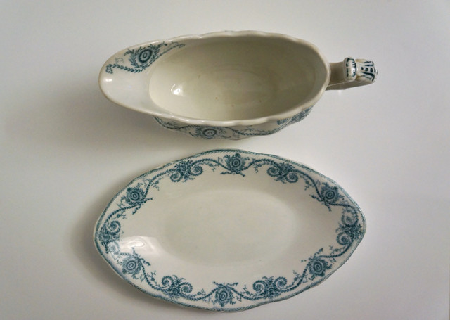 Antique 'Success' J.H.W. & Sons Hanley England Gravy Boat & Tray in Arts & Collectibles in City of Toronto - Image 3