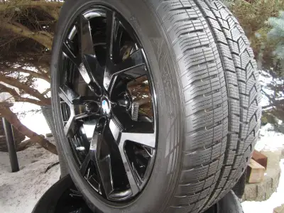 New condition ,very low mileage ,no damages ,curb rush,total usage less than 5000km, factory BMW X7...