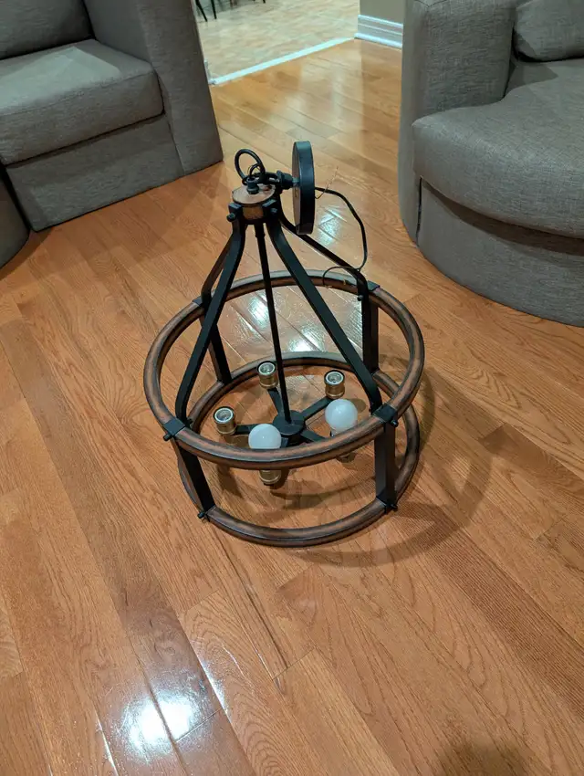 Ceiling light fixture / Chandelier for sale in Indoor Lighting & Fans in Markham / York Region - Image 2