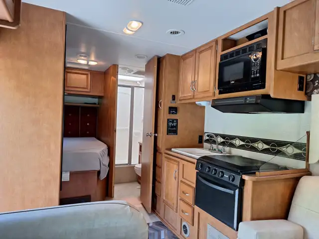 Motorisé a vendre in RVs & Motorhomes in Lévis - Image 5
