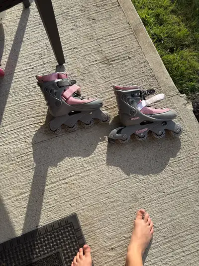  rollerblades don’t know the size, View more