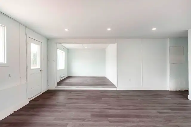 RETAIL/COMMERCIAL PROPERTY FOR LEASE in Commercial & Office Space for Rent in Oakville / Halton Region - Image 9