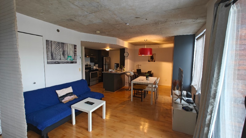 513Big Bachelor/Studio+locker+interior parking in condo FOR SALE — photo 1