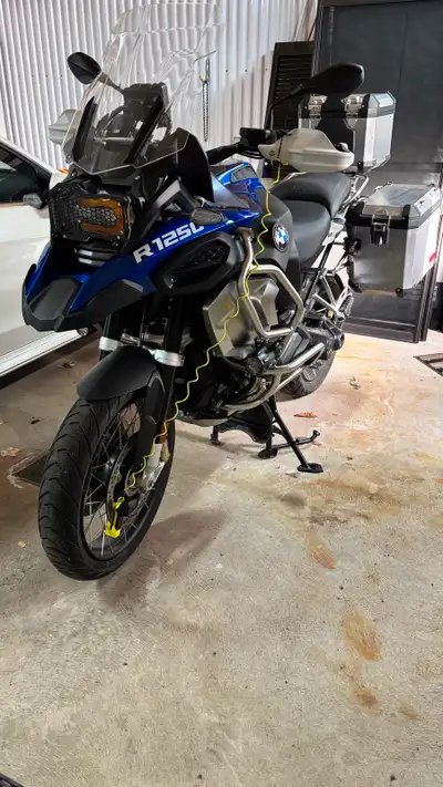 Superbe BMW R 1250 GSA / 2024 Rallye avec seulement 15 700 km de route (pas de trail de fait). Viens...