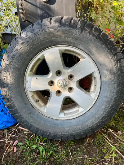 I have 6 aluminum wheels for ram 1500 5 bolt pattern tires are worn selling them because my truck bu...