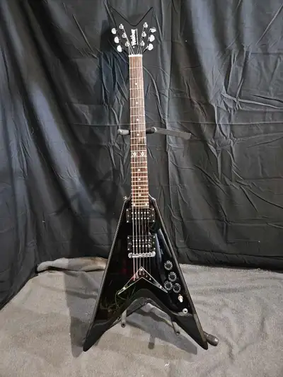 2004 Washburn Dean Dimebag Darrell Signature V-Black, View more