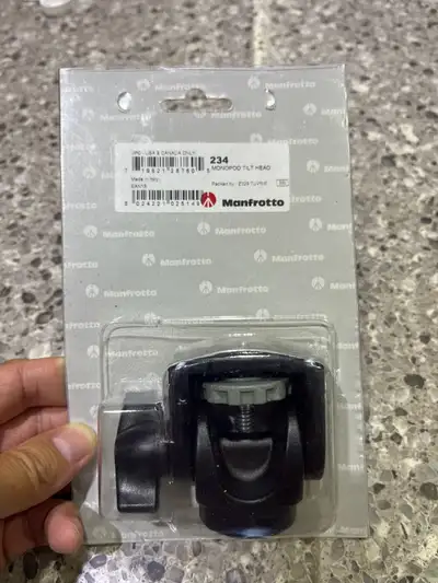 New, not used…. Manfrotto part…. Used on Monopods or possibly tripods… tilting with quick release…pa...