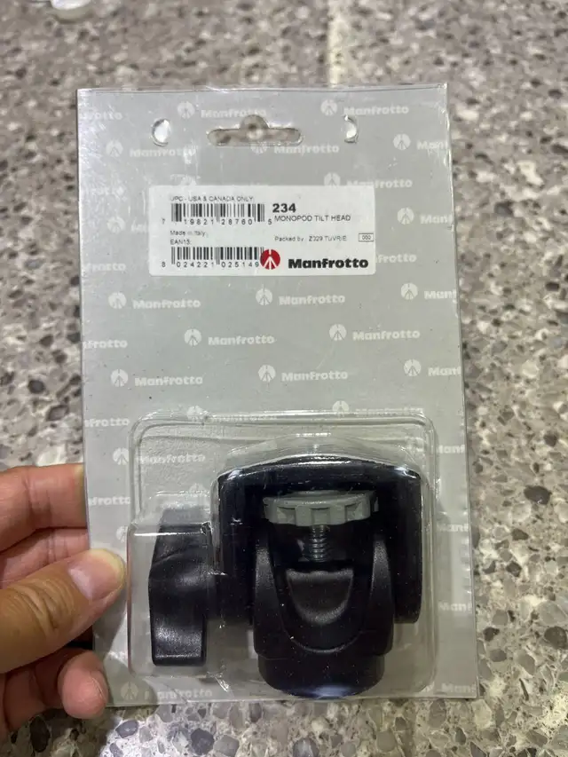 New Manfrotto tilt head in Cameras & Camcorders in Markham / York Region - Image 2