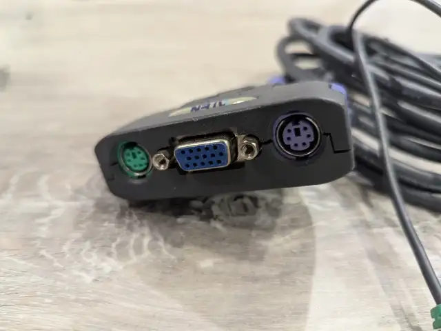 2 port PS2 KVM with cables485900368332738561