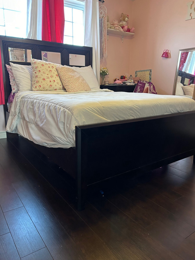 Stained Bed set in Beds & Mattresses in St. Catharines - Image 2