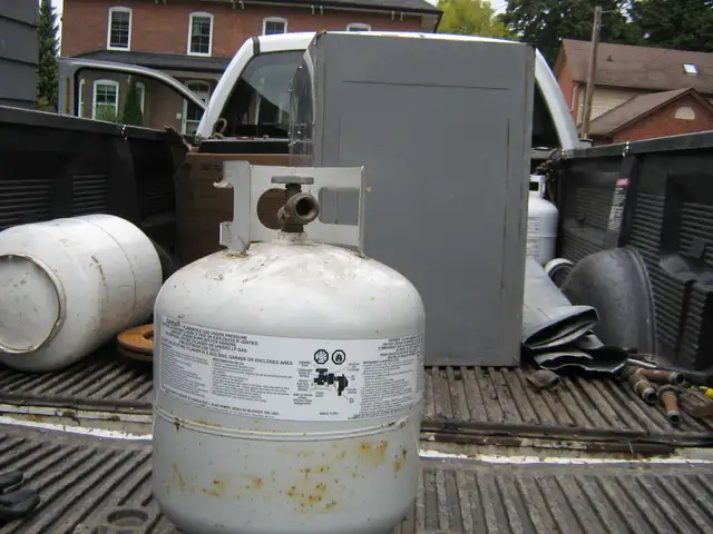 BBQ PROPANE TANK 1/2 FULL - TANK EXPIRED - in NEWCASTLE in BBQs & Outdoor Cooking in Oshawa / Durham Region - Image 2