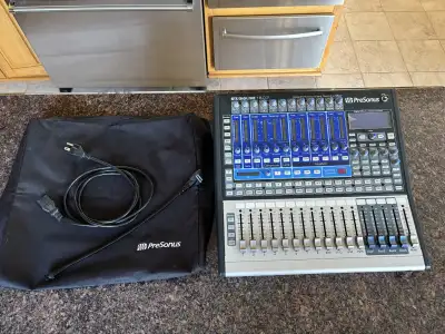 For sale in mint condition Presonus Studio Live 16.0.2 USB, mixing/recording console Compact and ext...