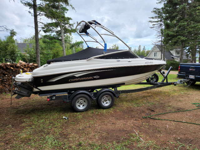 2007 210is chaparral mint. in Powerboats & Motorboats in Bathurst