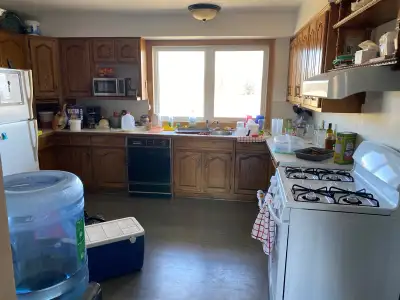 Room for rent on acreage 10 min North of Vermilion just off Hwy 41. Shared kitchen and living room....