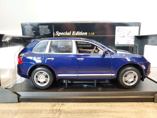 1:18 Diecast Maisto Porsche Cayenne S Blue Grey Interior SUV in Arts & Collectibles in Kawartha Lakes - Image 4