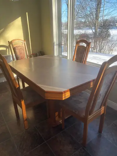 Table et 4 chaises pour salle à dîner avec rallonge, View more