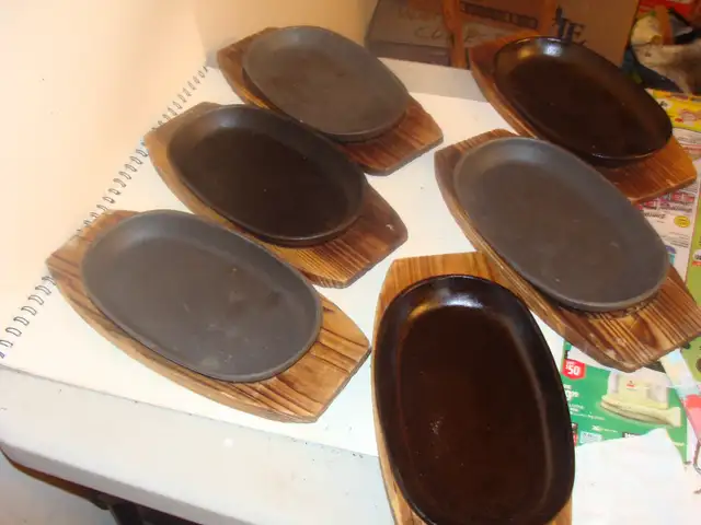 Cast Iron Oval steak/fajita Skillets 9 x 5 ½ ,inch, cedar plates in Kitchen & Dining Wares in Mississauga / Peel Region - Image 5