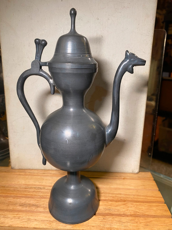 Antique Pewter Metal Wine Jug in Arts & Collectibles in Vancouver - Image 3