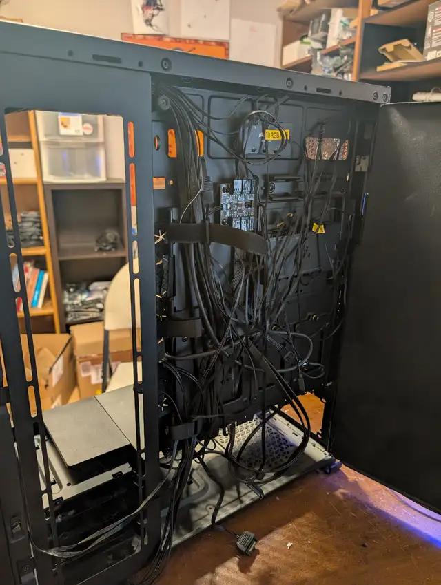 Corsair iCUE 7000X RGB Tempered Glass PC Case in System Components in Kitchener / Waterloo - Image 8