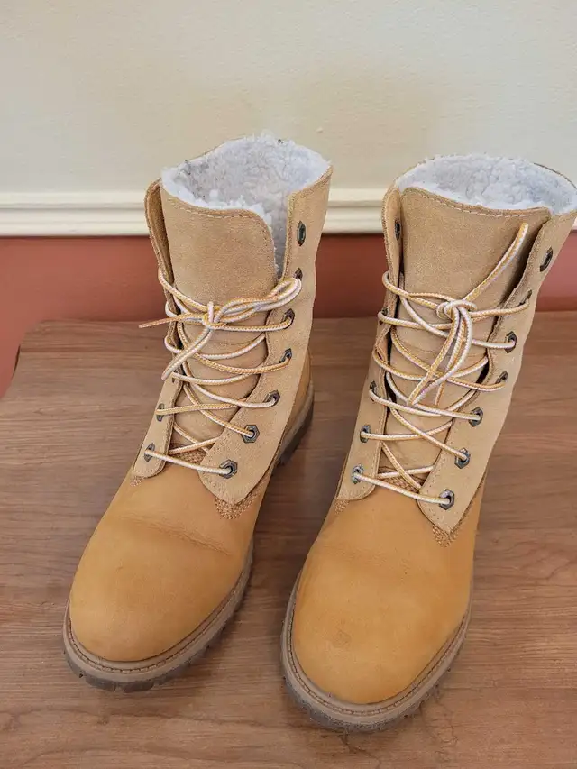 Timberland Women's Boot size US  7.5 in Women's - Shoes in City of Toronto - Image 7