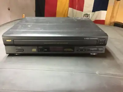 Lecteur de CD / disques compacts RCA (5) cinq disques, View more