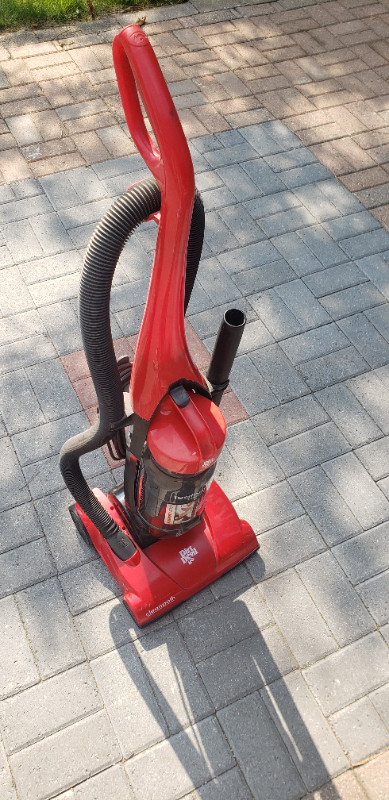 Dirt Devil vacuum in Vacuums in Markham / York Region - Image 2