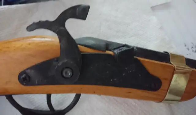 Vintage Wood Cap Gun Toy in Arts & Collectibles in Oshawa / Durham Region - Image 4