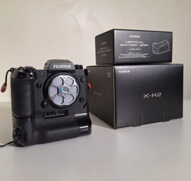 Fujifilm XH2 Bundle in Cameras & Camcorders in City of Toronto