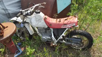 as the title says i have a 95 xr 80 for parts, pretty much complete bike, engine stuck from sitting,...
