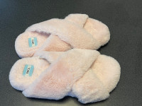 Ladies size large  Tom's slippers 