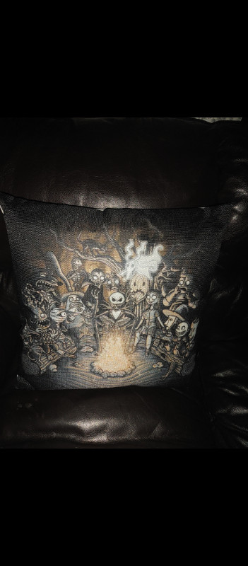 THE NIGHTMARE BEFORE CHRISTMAS - GOTH/HORROR -  PILLOW in Arts & Collectibles in Edmonton
