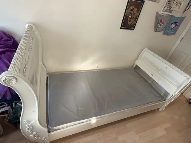 Bed frame for twin bed in Beds & Mattresses in City of Toronto - Image 3