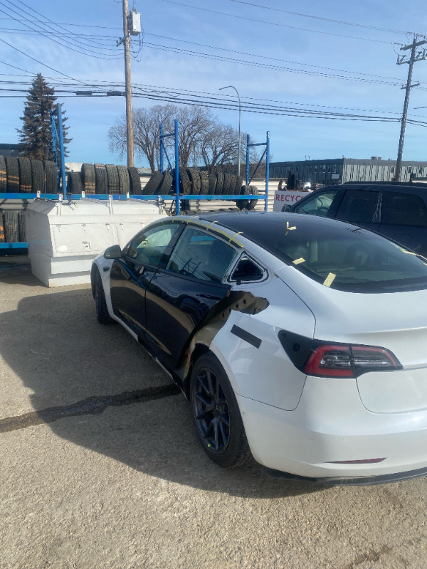 2021 TESLA MODEL 3, NEEDS SOME REPAIR,  FOR SALE WITH MOST PARTS in Cars & Trucks in Edmonton - Image 2